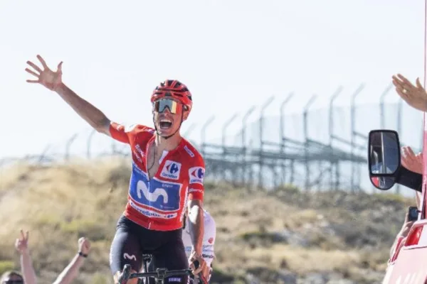 Enric Mas (Movistar) gana la etapa 9 de La Vuelta a España 2026