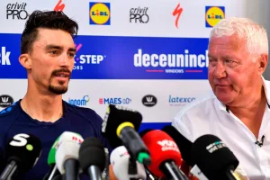 La sentida despedida de Lefevere a Alaphilippe: “Es con quién más he sido un segundo padre”