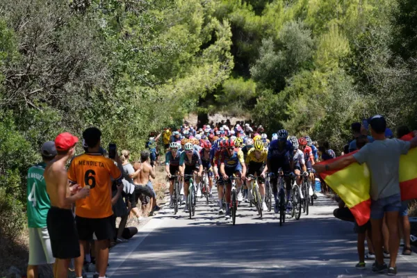 El pelotón en La Vuelta a España 2026 (