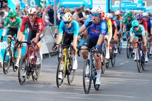 El insólito error técnico que hizo perder a Van Aert su victoria por 10 minutos