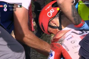 Pogacar abandona La Vuelta a España tras una caída