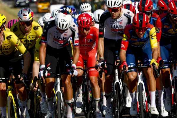 Pogacar de rojo en la Vuelta