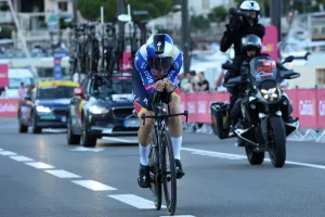 Diferencias entre los favoritos tras la crono inaugural de La Vuelta 2026: Roglic sorprende y Pogacar toma ventaja
