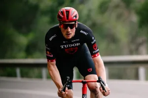 De la fractura de fémur a un emotivo triunfo World Tour