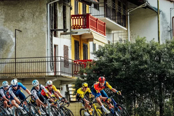 El pelotón en La Vuelta a España 2025