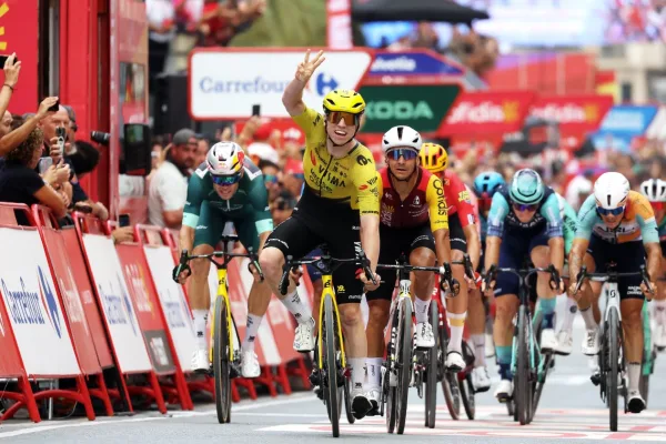 Matthew Brennan (Visma) gana la etapa 11 de La Vuelta 2026