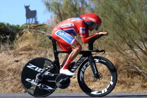 Diferencias entre favoritos de La Vuelta: Mas supera su prueba más díficil y una sorpresa en el top 10
