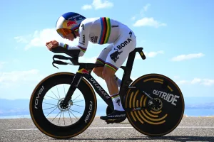 El secreto anatómico de “La Aerobala”: la ventaja física que hace imbatible a Remco Evenepoel en la crono