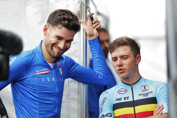 Filippo Ganna (Italia) y Remco Evenepoel (Bélgica) en el Mundial de Glasgow de 2023