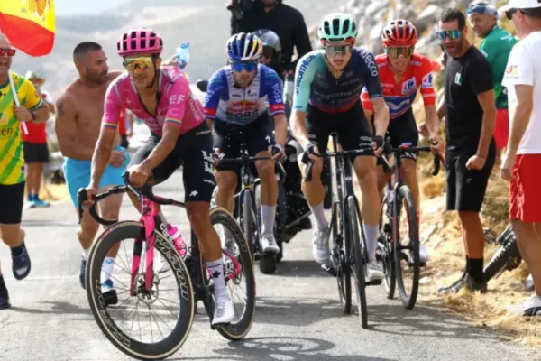 Enric Mas, Primoz Roglic, Richard Carapaz y Felix Gall en La Vuelta 2026