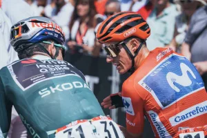 Diferencias entre favoritos de La Vuelta: Mas aumenta su ventaja, Carapaz vuelve a mirar al podio
