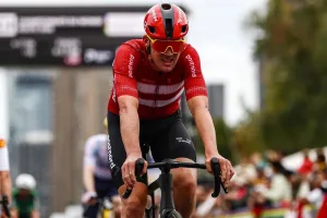 Mads Pedersen y su estrategia de “fantasma” en Montreal: corrió al límite, sobrevivió a la cota y firmó un 6.º puesto épico