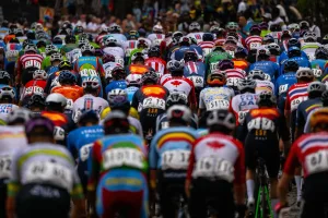 La UCI define el futuro del ciclismo: sedes para los Mundiales de 2032 y 2034, rastreo por GPS y cambios en la indumentaria