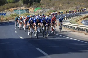 Mas advierte que sintió “piernas duras” mientras Brennan ya piensa en el Tour 2027