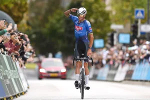 Histórico Van der Poel: gana la última etapa de Luxemburgo tras 175 km de fuga solitaria