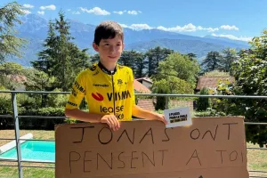 El gran gesto de Vingegaard al niño aficionado que lloró tras su abandono del Tour