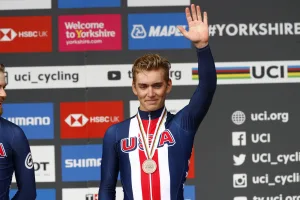 Uno-X rompe la tradición: ficha a Sheffield, su primer ciclista no nórdico 