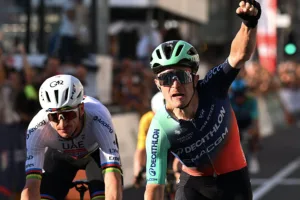Coppa Agostoni: Lapeira impide el primer triunfo de McNulty como campeón mundial