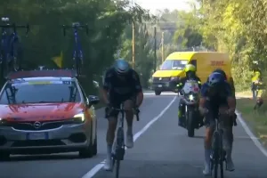 Semanas después de la tragedia de Finlay Tarling, una camioneta invade la ruta en la Coppa Bernocchi