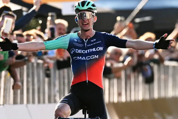 Paul Seixas (Decathlon CMA CGM) gana Il Lombardia 2026
