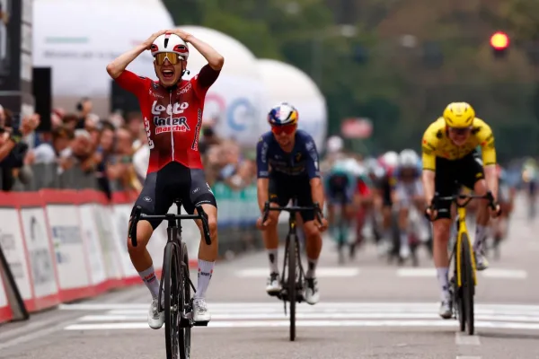 Jarno Widar (Lotto-Intermarché) gana Tre Valli Varesine 2026